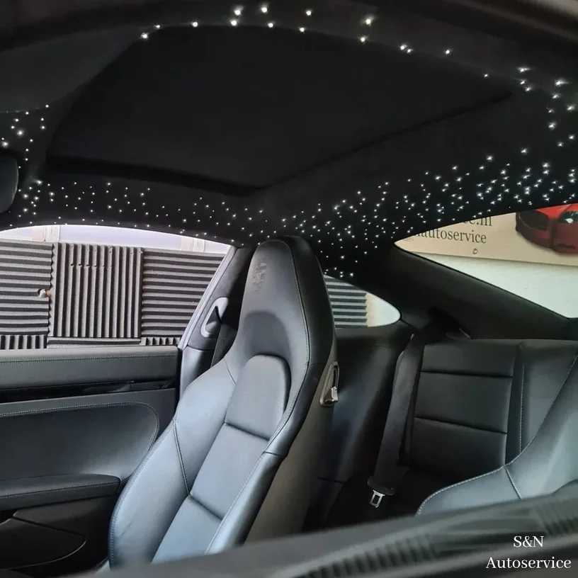 Sterrenhemel in een Porsche 911